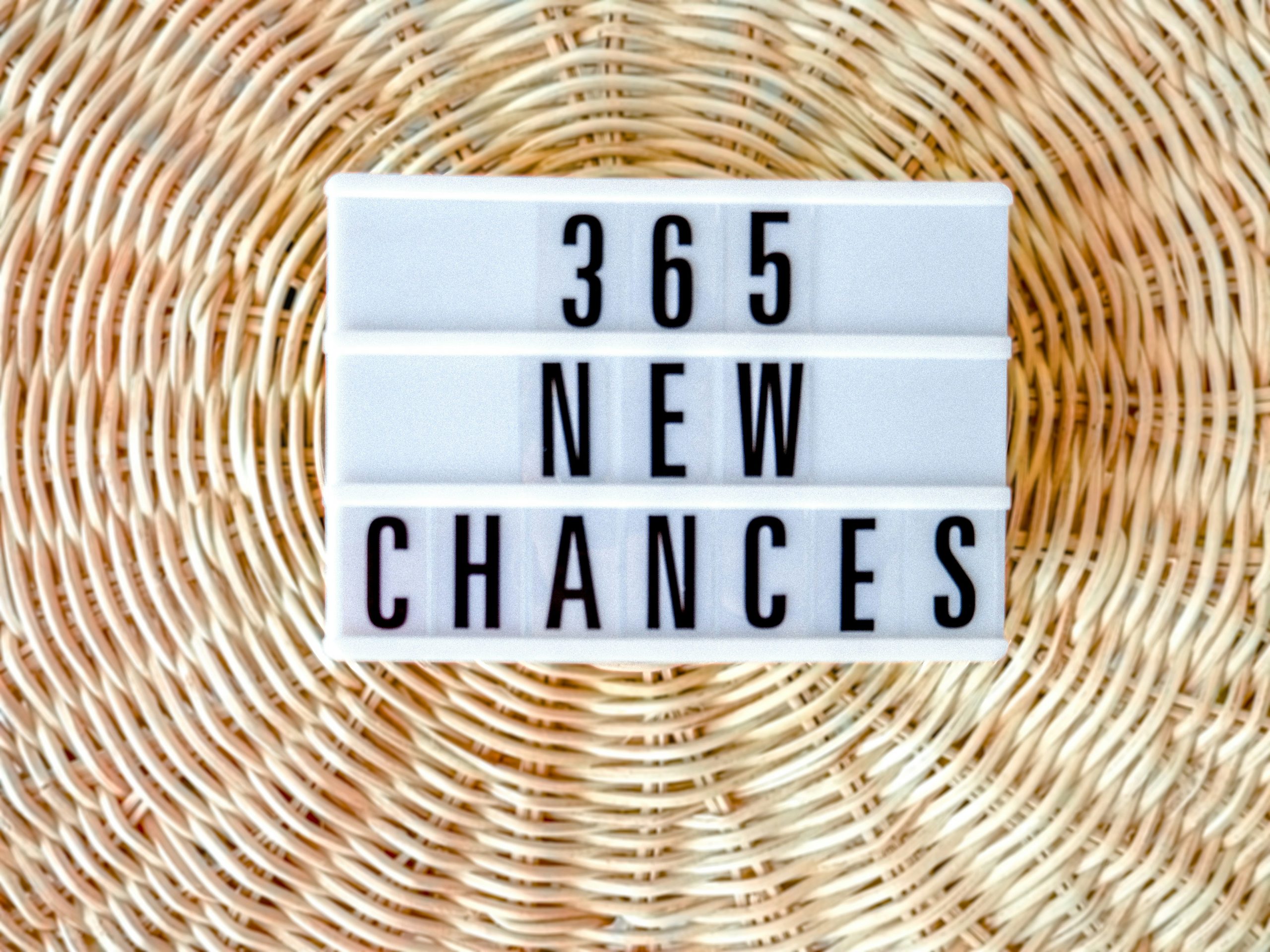 kuu-lotus-RoVH2LLE-w8-unsplash